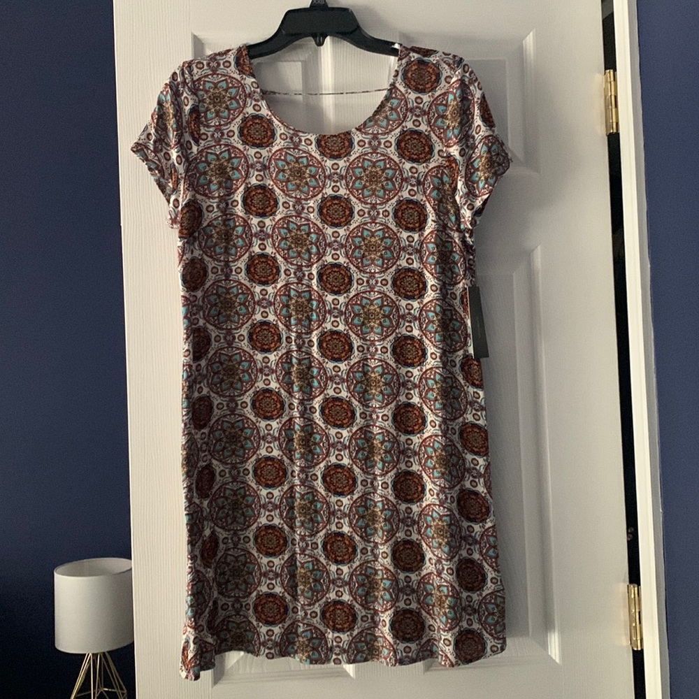 Lulu’s shift dress in orange and blue